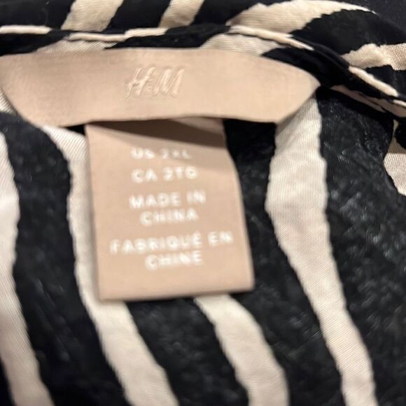 H&M light weight zebra print 2XL - Picture 3 of 3